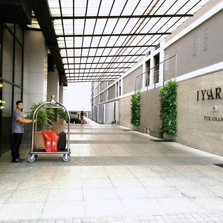 Iyarin@Tuk Chang Ratchayothin Hotel Бангкок Экстерьер фото