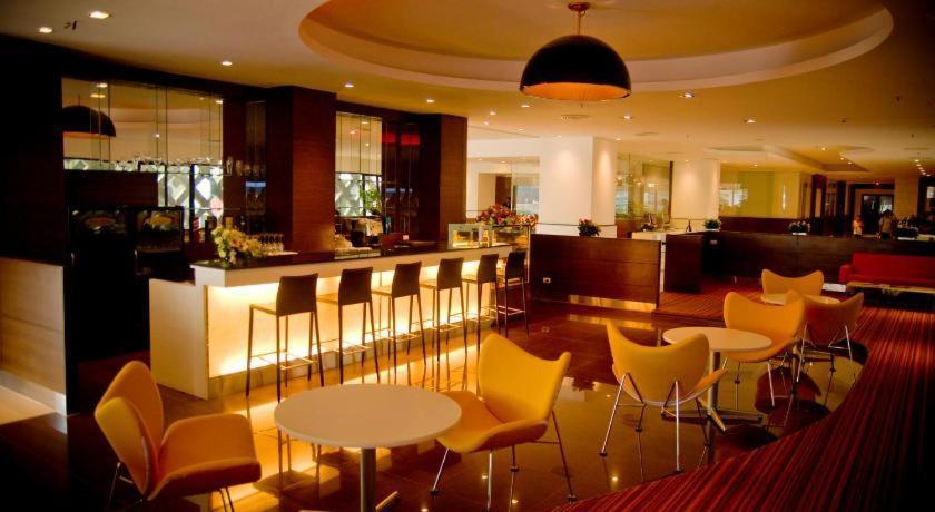Iyarin@Tuk Chang Ratchayothin Hotel Бангкок Экстерьер фото